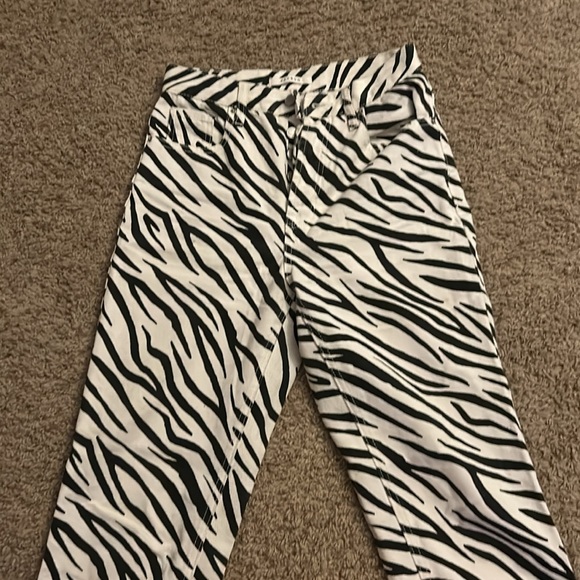 Zebra print, button up, denim material, worn twice, like new condition - Picture 5 of 5